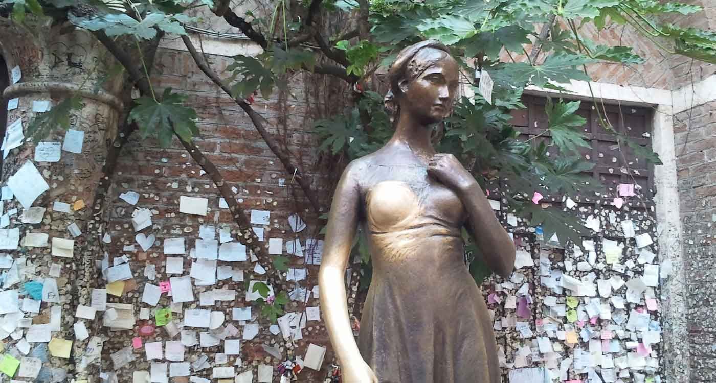 La statua di Giulietta a Verona